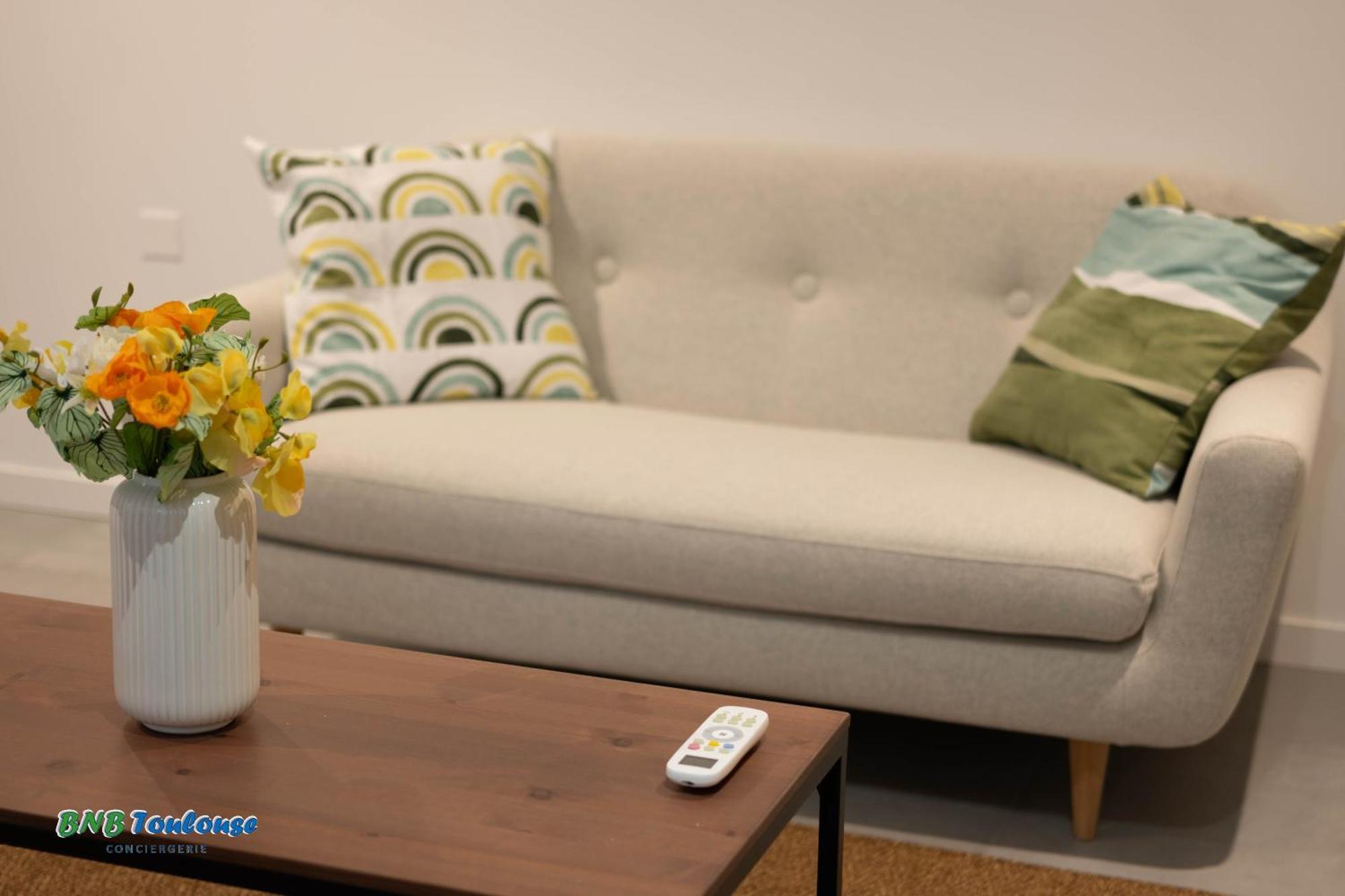 Bnb Toulouse - Le Gaston Douillet - Clim - Wifi - Plein Centre Tournefeuille