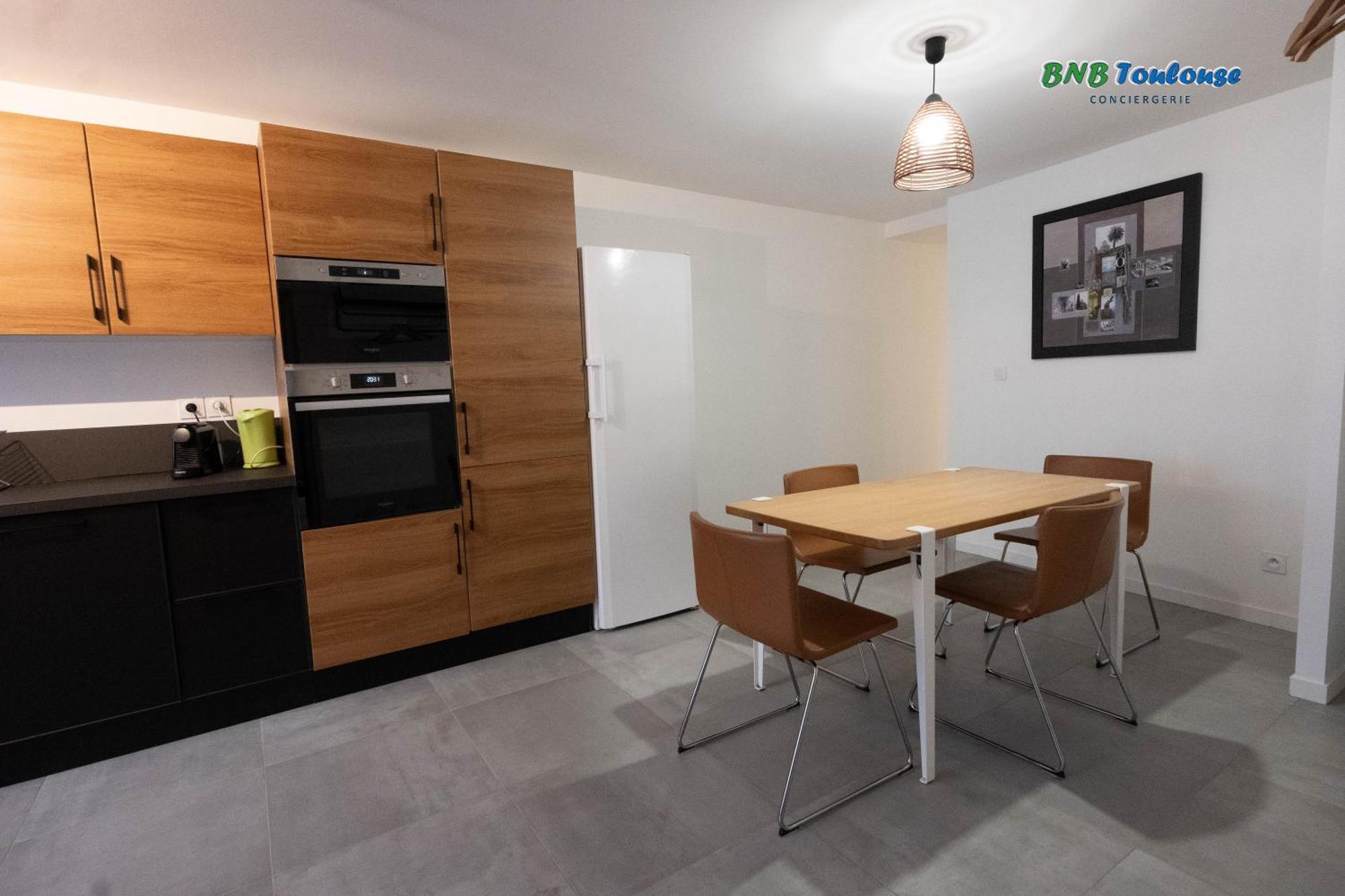 Bnb Toulouse - Le Gaston Douillet - Clim - Wifi - Plein Centre * Tournefeuille
