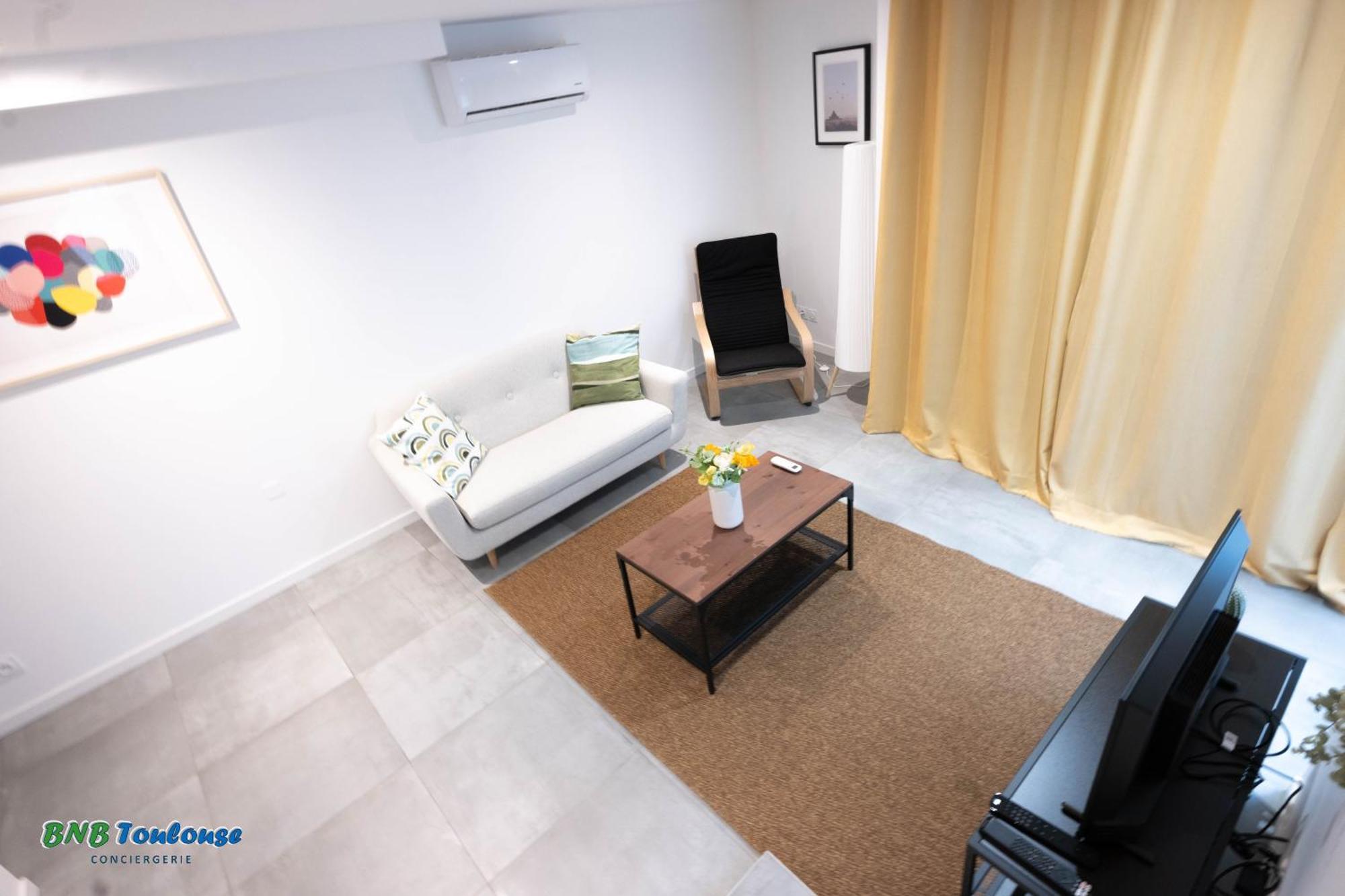 Bnb Toulouse - Le Gaston Douillet - Clim - Wifi - Plein Centre Tournefeuille